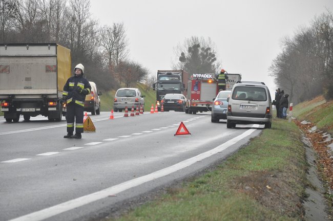 Kolizja 3 aut na piątce