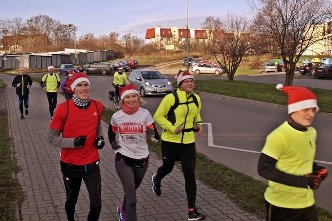 Mikołaje w biegu
