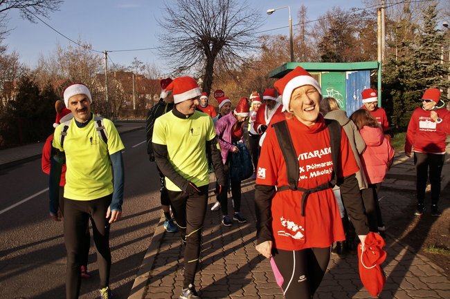 Mikołaje w biegu