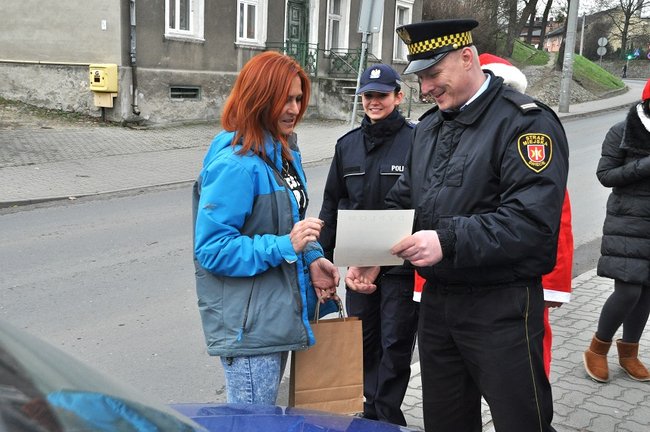 Wiedzieliście, że Mikołaj pracuje dla policji?
