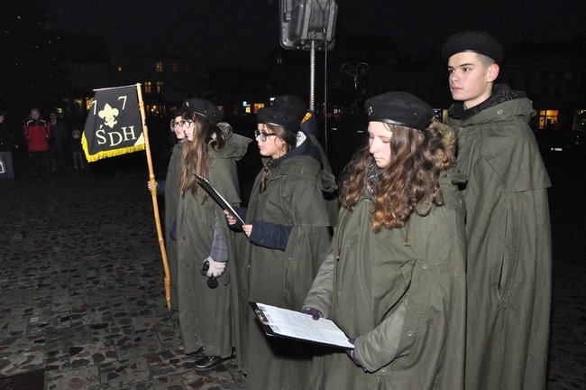 Przynieśli światło pokoju