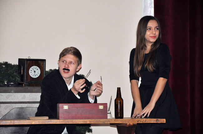 Licealiści w oryginale zagrali ?Opowieść wigilijną?