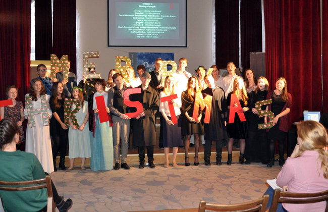 Licealiści w oryginale zagrali ?Opowieść wigilijną?