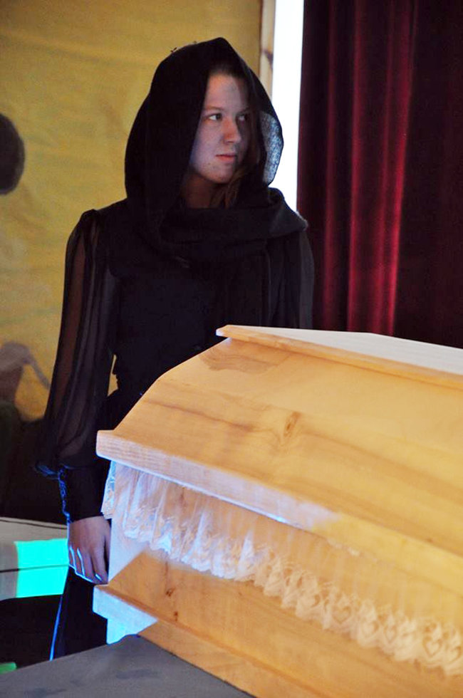 Licealiści w oryginale zagrali ?Opowieść wigilijną?