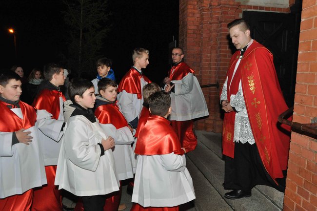 Krzyż podarowany przez Jana Pawła II przyjechał do Świecia