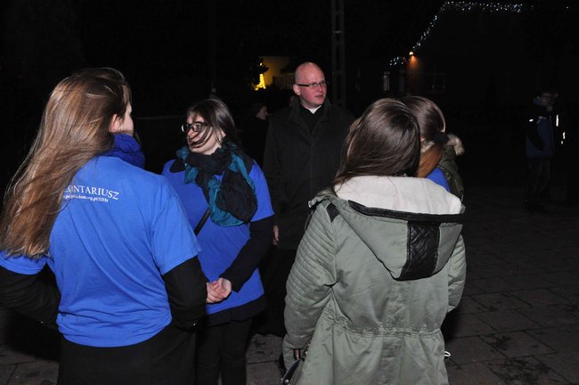 Krzyż podarowany przez Jana Pawła II przyjechał do Świecia