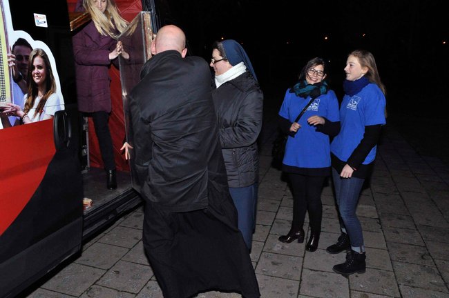 Krzyż podarowany przez Jana Pawła II przyjechał do Świecia