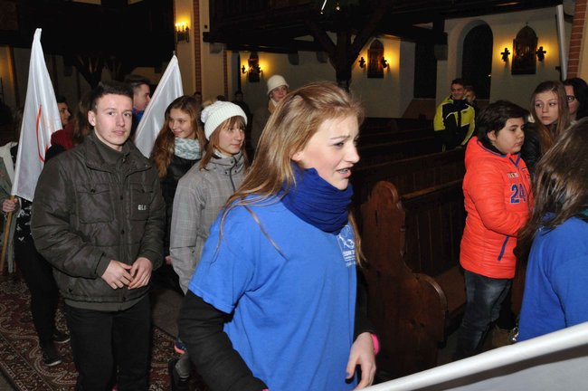 Krzyż podarowany przez Jana Pawła II przyjechał do Świecia