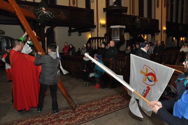 Krzyż podarowany przez Jana Pawła II przyjechał do Świecia