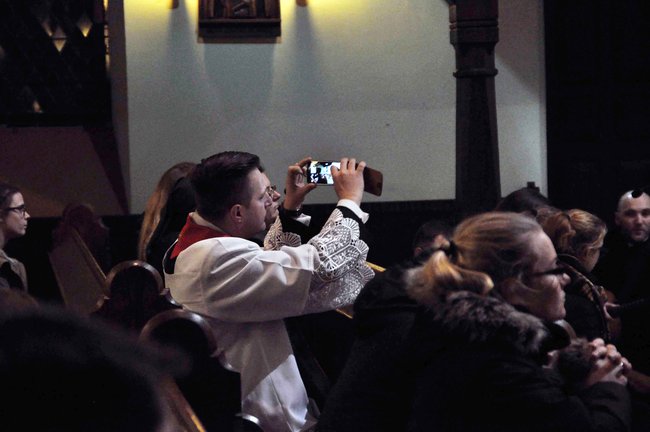 Krzyż podarowany przez Jana Pawła II przyjechał do Świecia