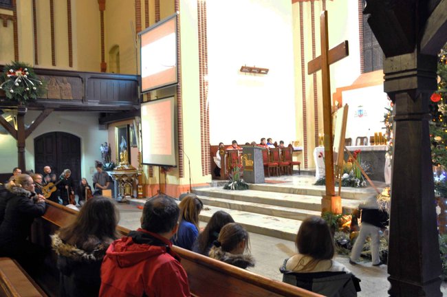 Krzyż podarowany przez Jana Pawła II przyjechał do Świecia