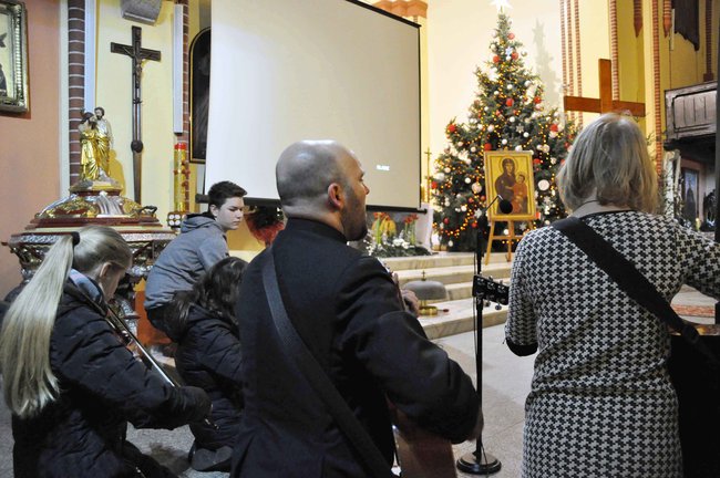 Krzyż podarowany przez Jana Pawła II przyjechał do Świecia