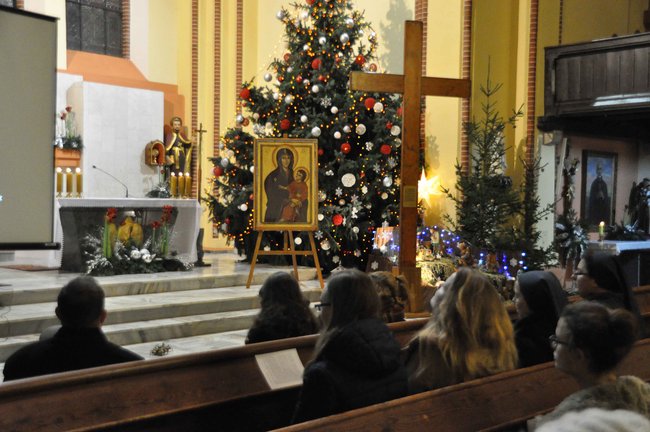 Krzyż podarowany przez Jana Pawła II przyjechał do Świecia