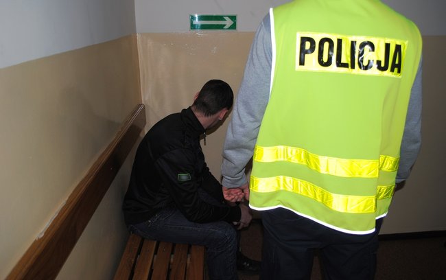 Ukradł kasetkę z pieniędzmi