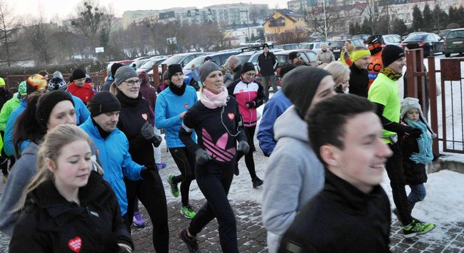 Przez 24-godzinny biegają dla WOŚP