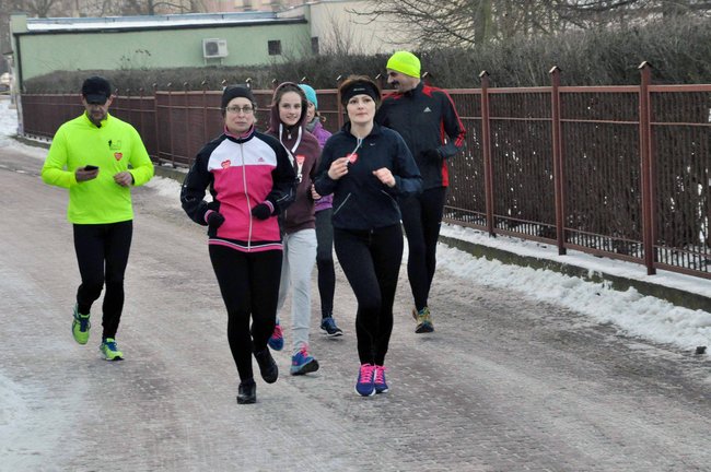 Przez 24-godzinny biegają dla WOŚP