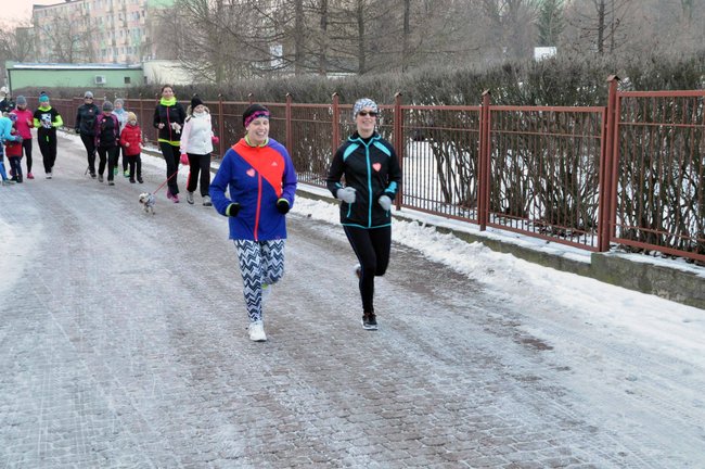 Przez 24-godzinny biegają dla WOŚP