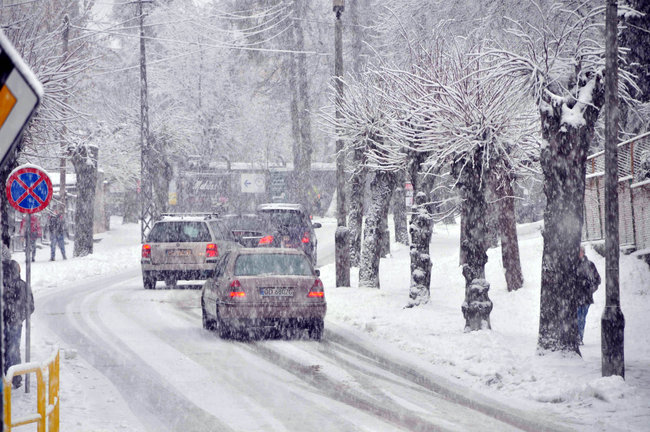 Rano ruch na wielu ulicach stanął