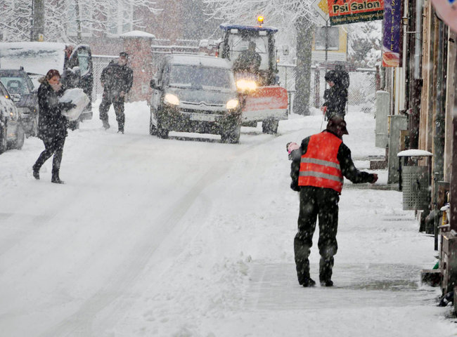 Rano ruch na wielu ulicach stanął