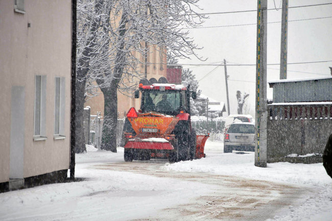 Rano ruch na wielu ulicach stanął