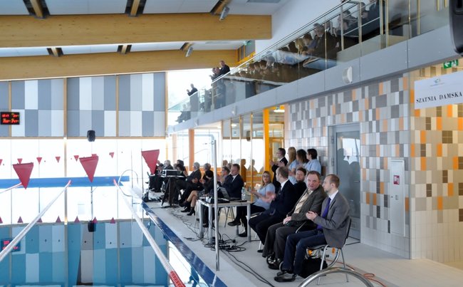 Basen otwarty! Burmistrz już pływał