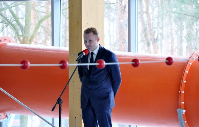 Basen otwarty! Burmistrz już pływał