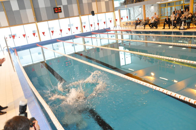 Basen otwarty! Burmistrz już pływał