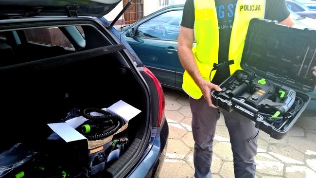 Młody złodziej elektronarzędzi