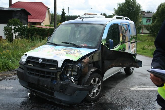 Uderzyła w wóz strażacki jadący do zdarzenia
