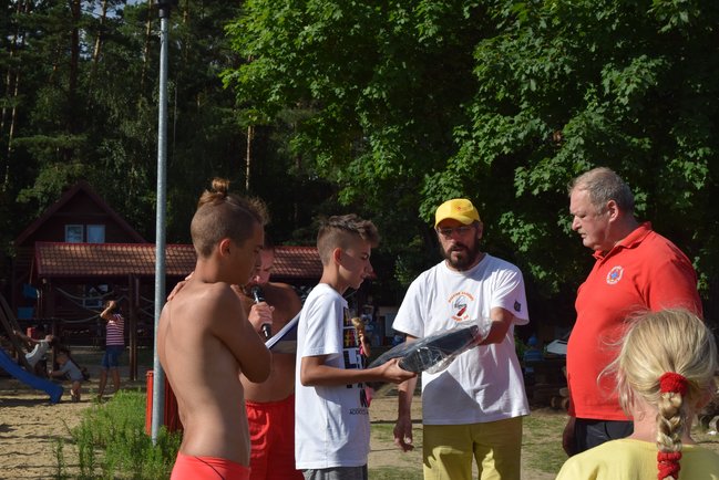 Zawody pływackie w Tleniu