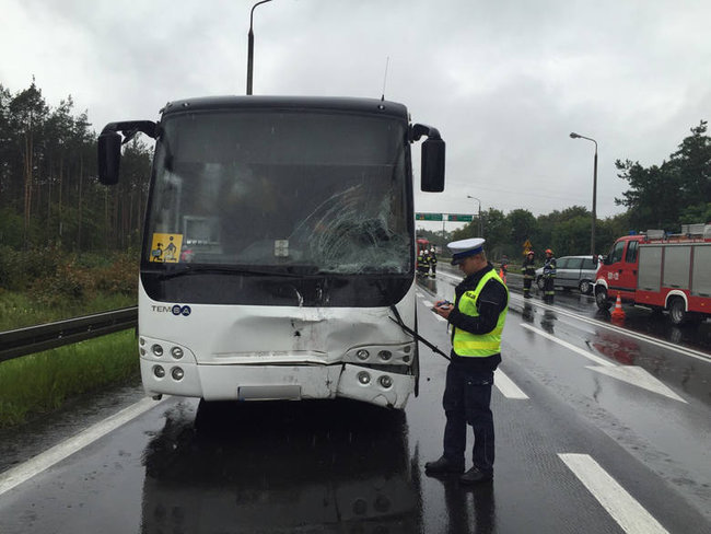 Wypadek autokaru wiozącego dzieci