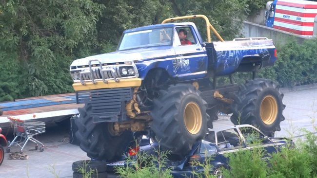 Monster truck w Świeciu - Zdjęcia