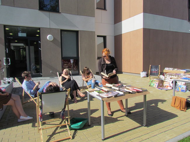 Zobacz, jak wyglądał kiermasz w bibliotece