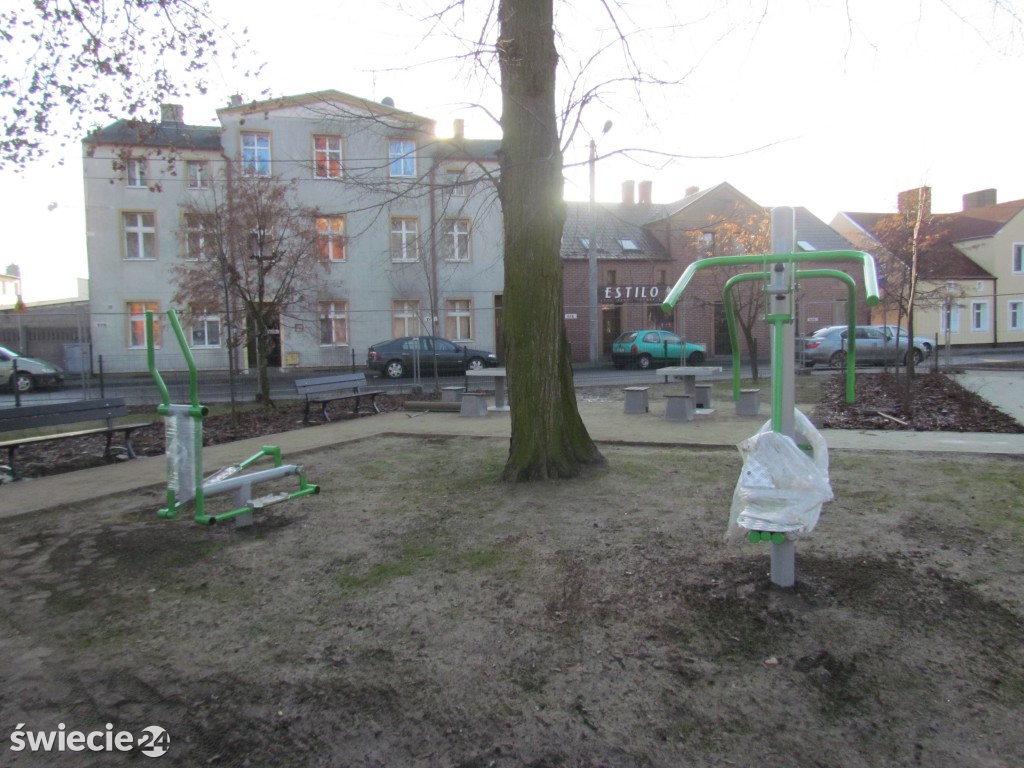 Plac zabaw na Ogrodowej pięknieje