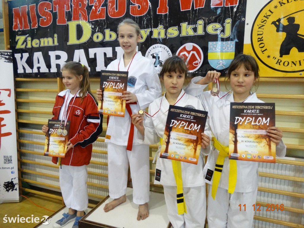 11 medali świeckich karateków