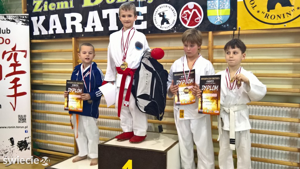 11 medali świeckich karateków