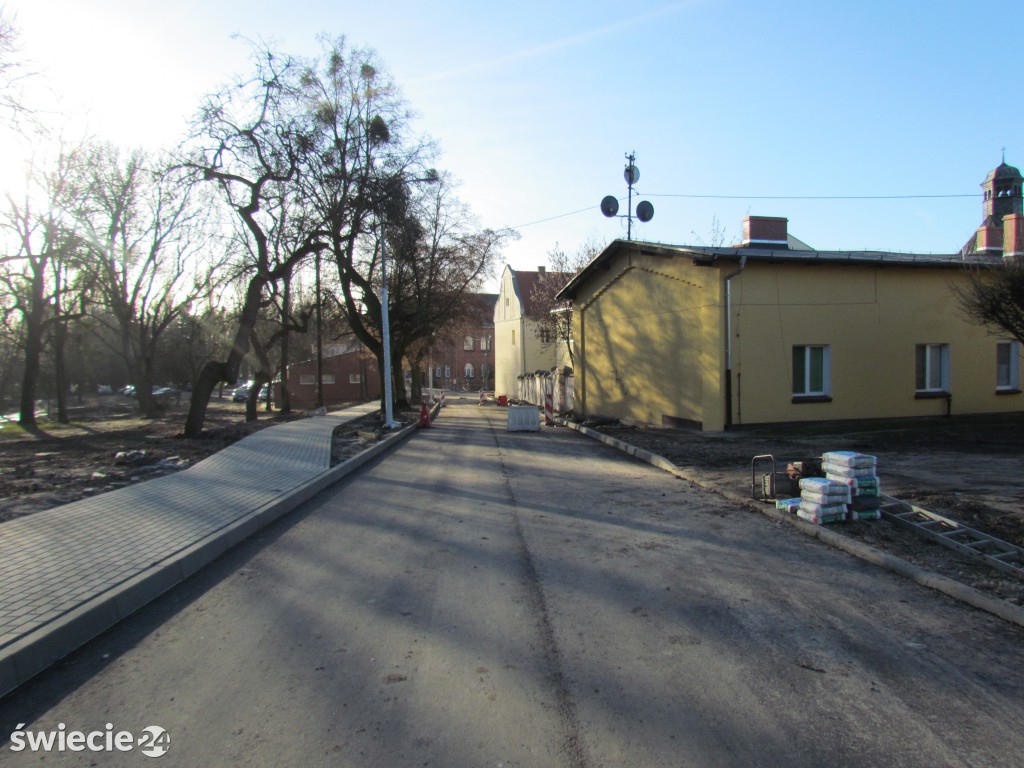 Dziś pokryją asfaltem nową drogę