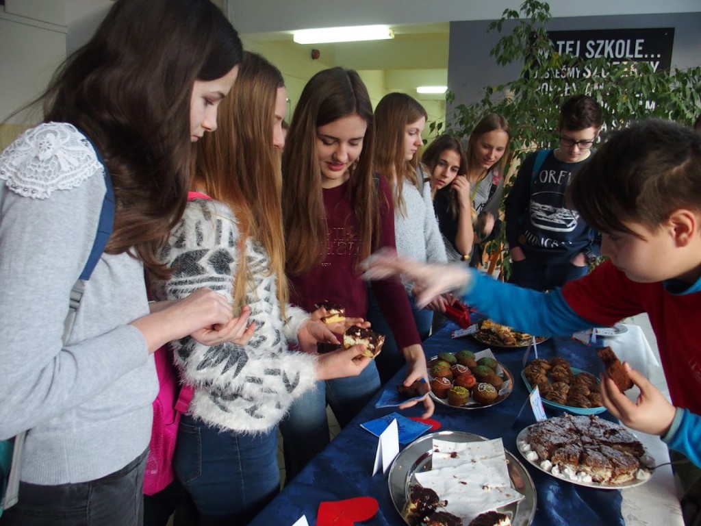 Gimnazjaliści pomagali innym