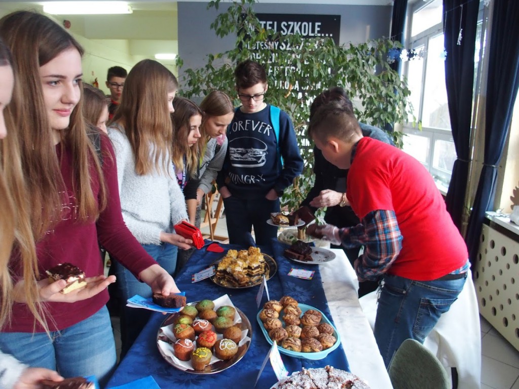 Gimnazjaliści pomagali innym