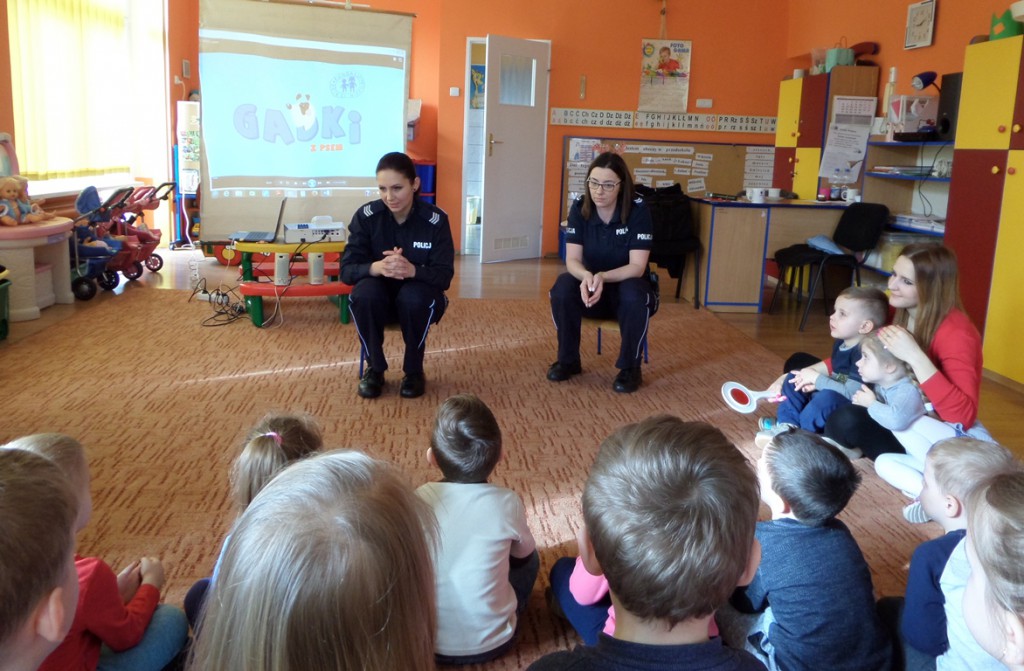Policjantki u maluchów i starszaków