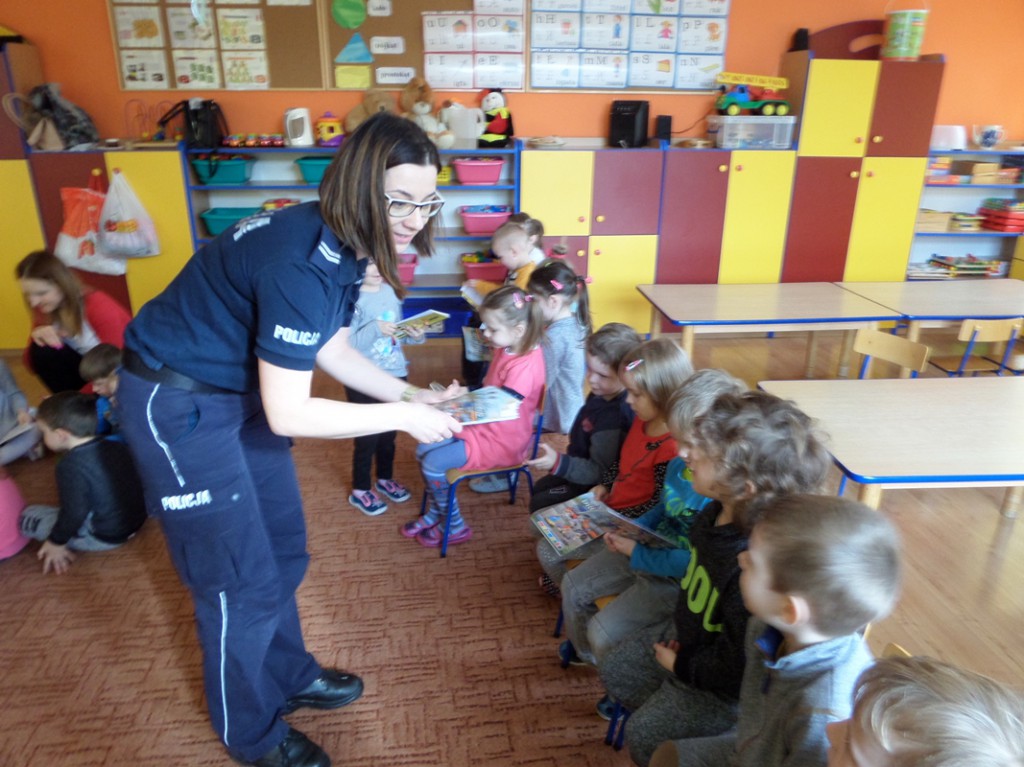 Policjantki u maluchów i starszaków