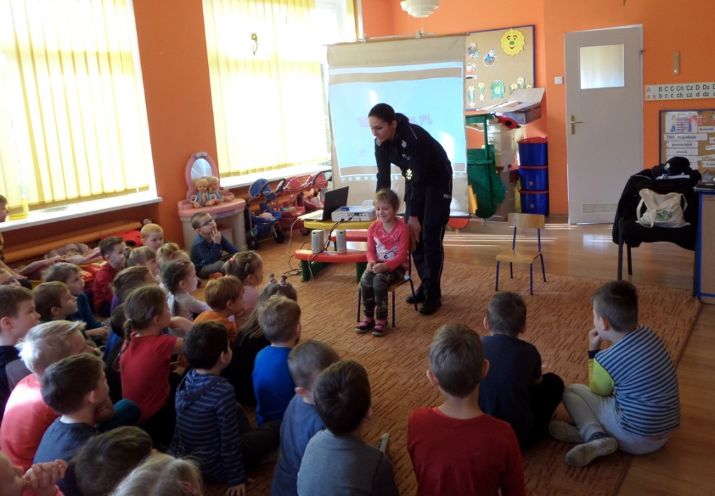 Policjantki u maluchów i starszaków