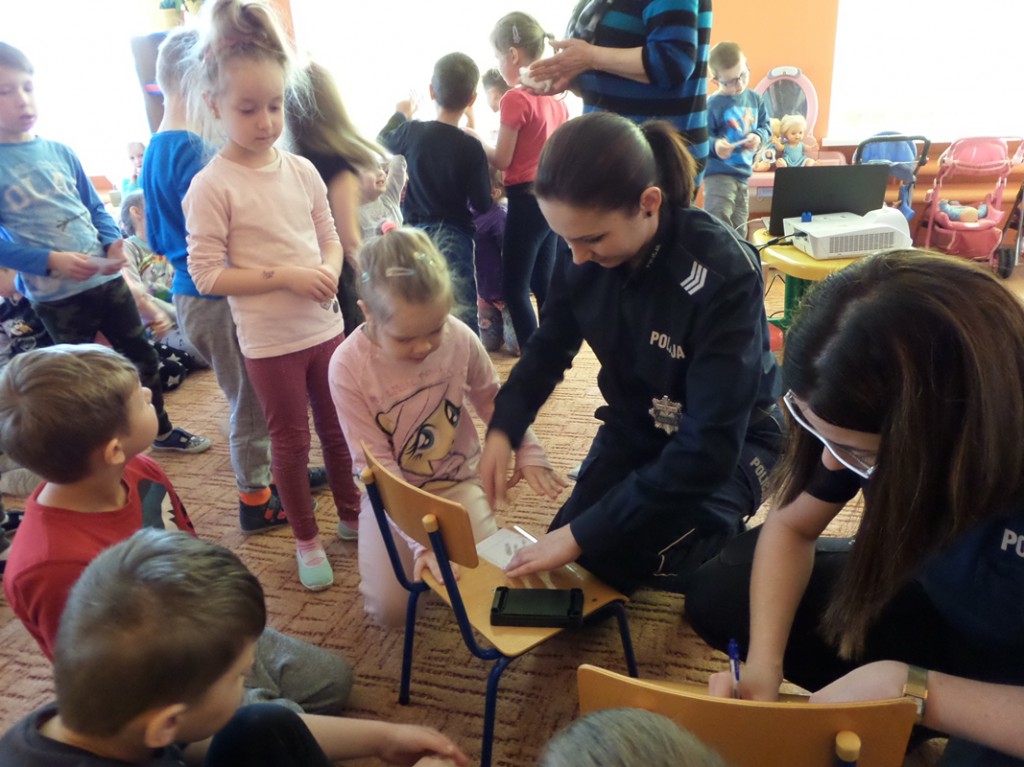 Policjantki u maluchów i starszaków