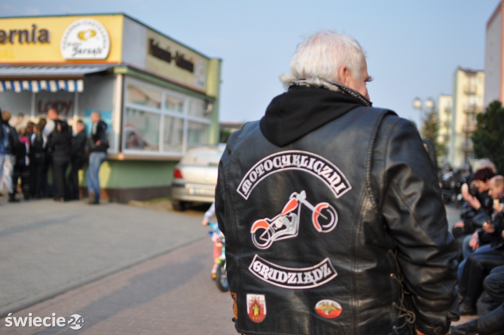 Motocykliści na lodach