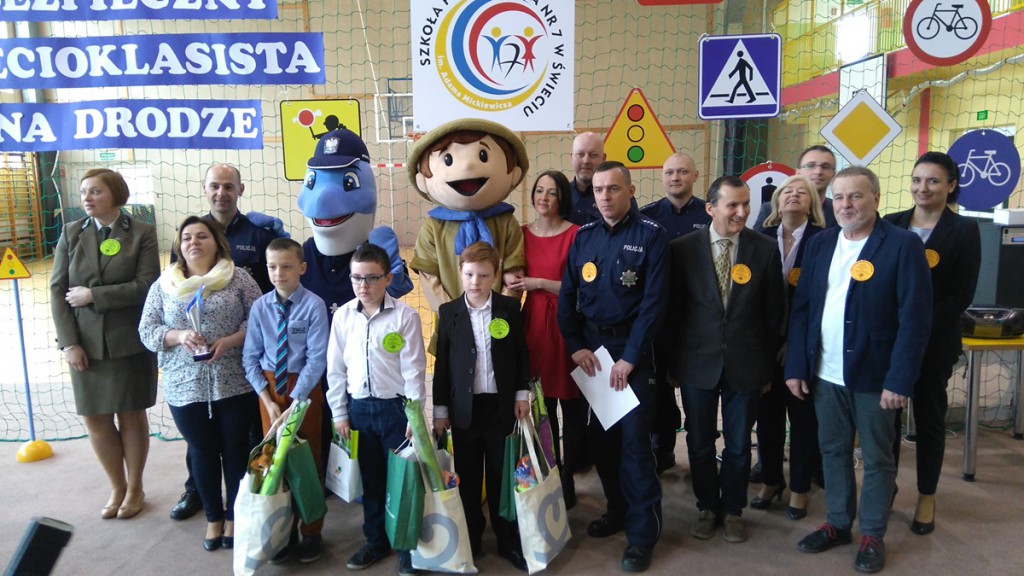 Bezpieczny trzecioklasista na drodze
