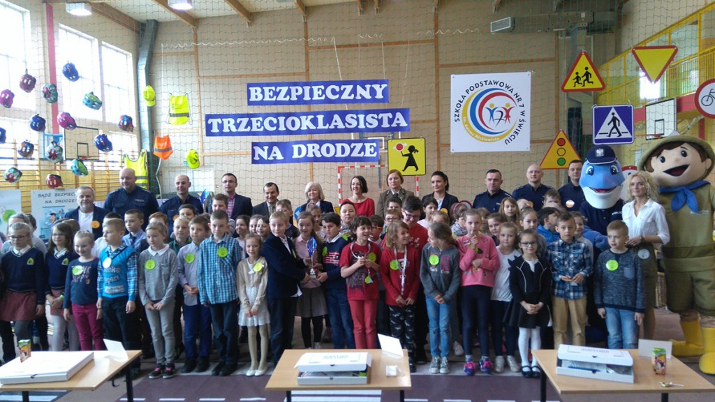Bezpieczny trzecioklasista na drodze