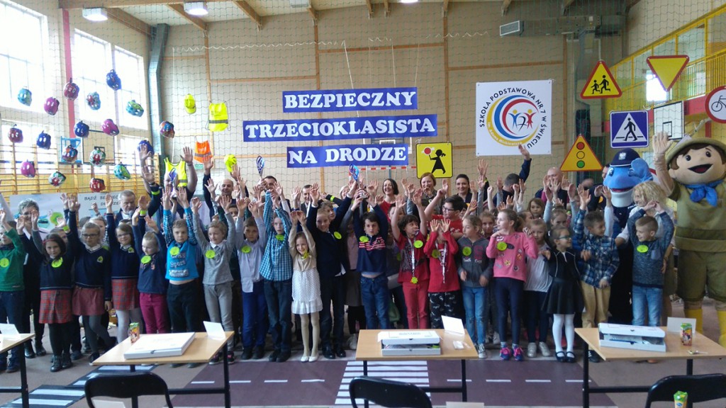 Bezpieczny trzecioklasista na drodze