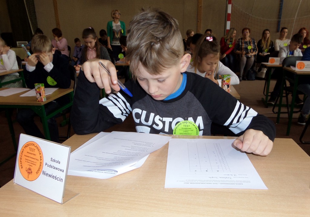Bezpieczny trzecioklasista na drodze