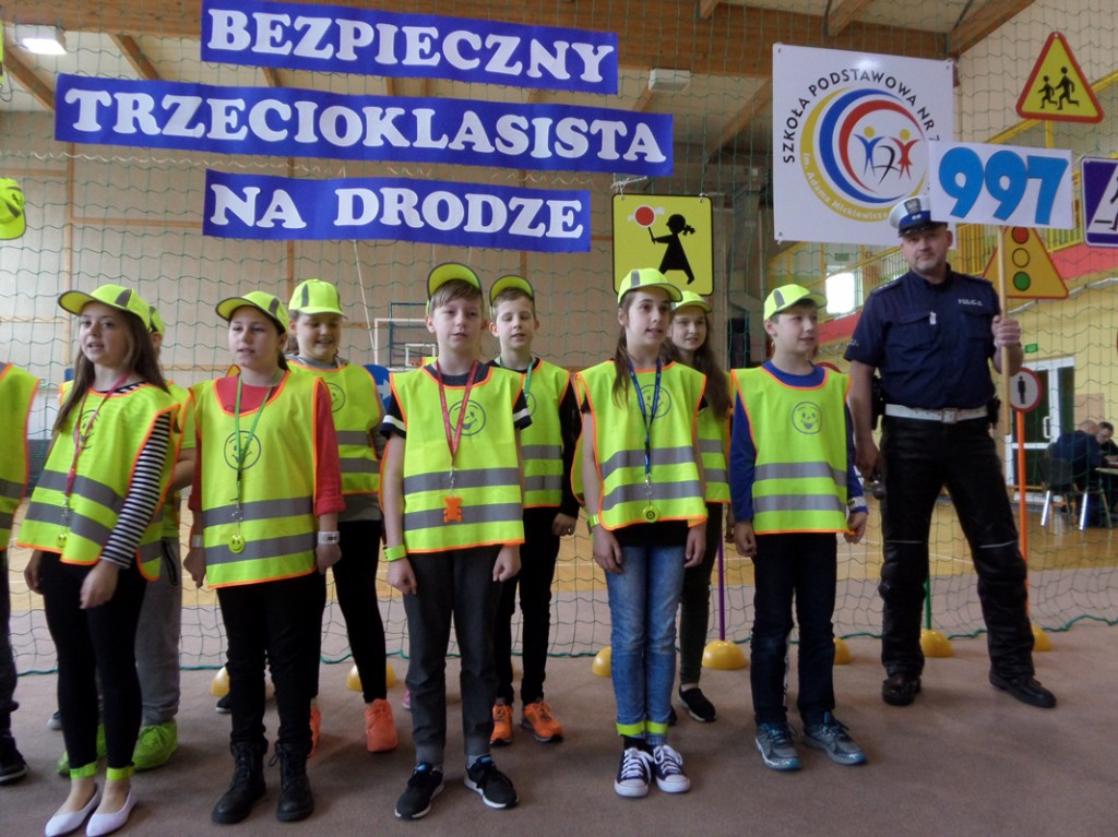 Bezpieczny trzecioklasista na drodze