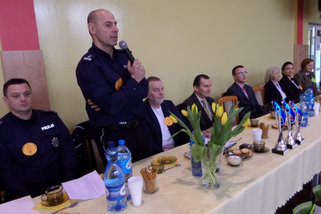 Bezpieczny trzecioklasista na drodze